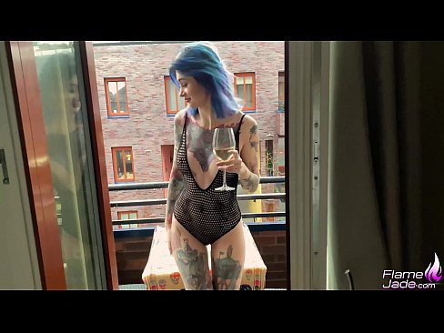 ❤️ Milzīga meitene sūc ar rīklīti un kaislīgi drāž zem klajas debess ❤️ Porno pie mums